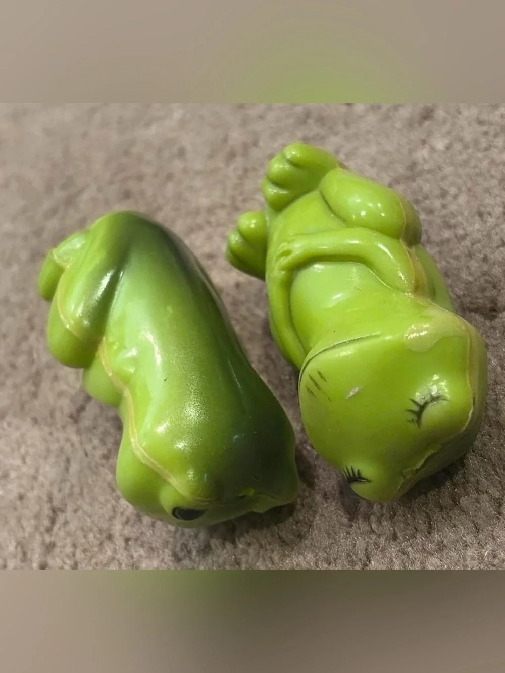 Vintage Anthropomorphic Green Frog Plastic Salt & Pepper Shakers Kitsch Cottage